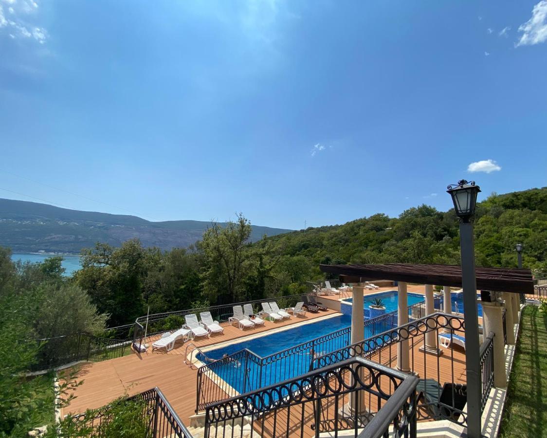 Adria Sea & Mountains Appartement Herceg Novi Buitenkant foto